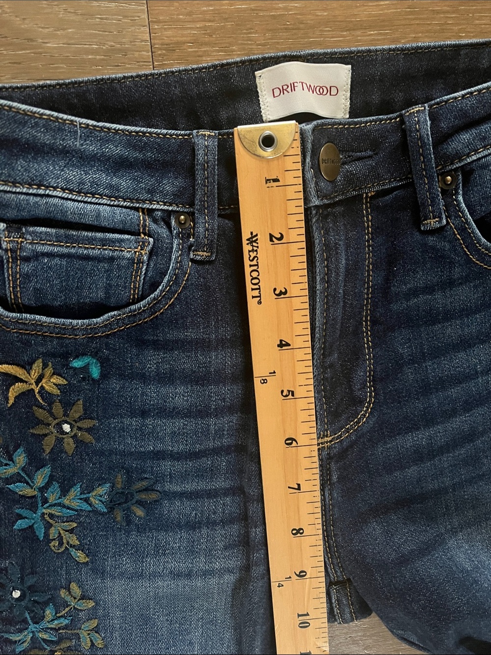 Sundance Driftwood Audrey Embroidered Floral Jeans | Dark Wash‎ | size 26 - Picture 6 of 11